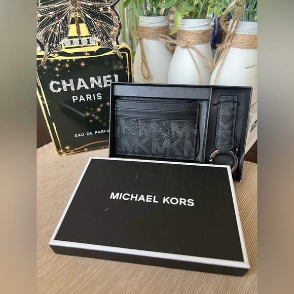 Michael Kors Black Card Holder and Keychain Set - Picture 1 of 7